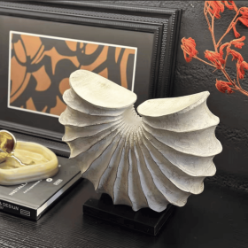 Hesla Resin Decoration White (size: Smaller Size)